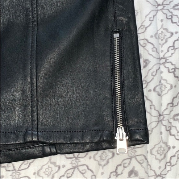 Express leather skirt size 00. Fits like a small size. - Picture 2 of 3